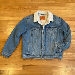 Men’s Levi’s sherpa denim trucker L